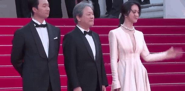 导协表彰大会举行 汤唯范冰冰亮相任