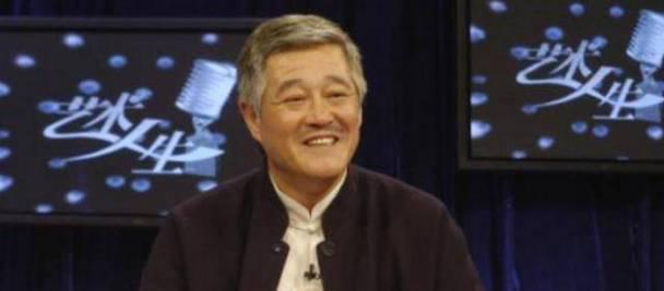 他爆红《曲苑杂坛》，得罪赵本山的