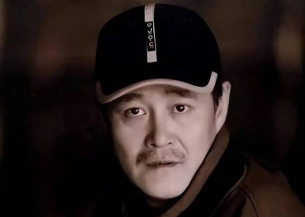 靠曲苑杂坛一举成名，主持央视堪称